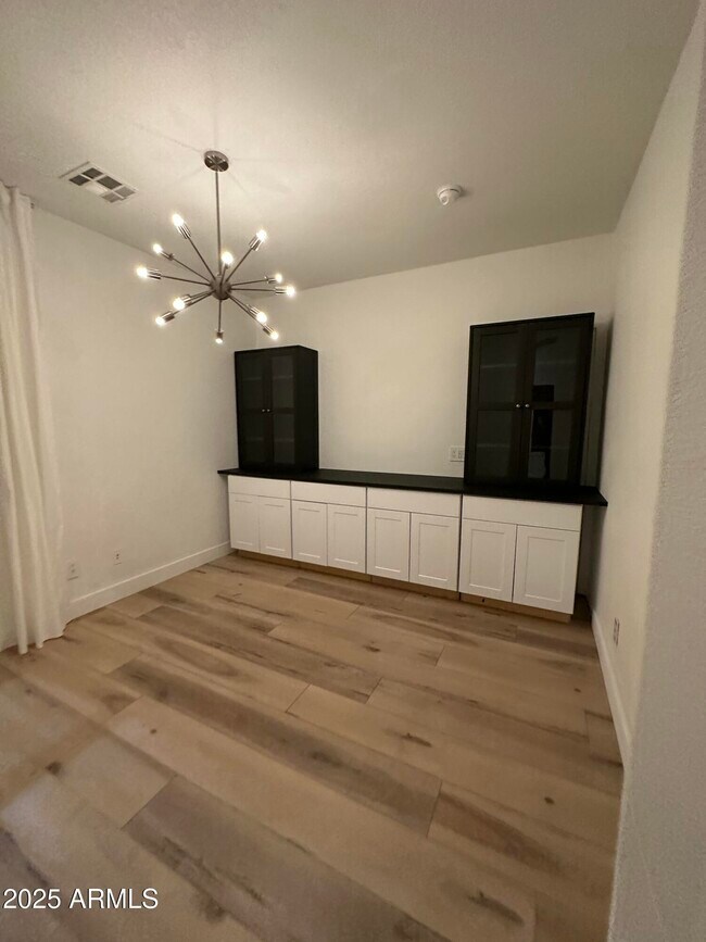 Building Photo - 3533 E Flower St