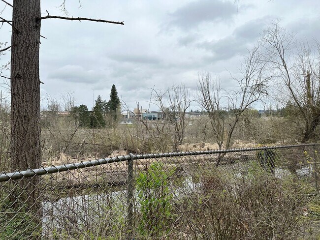 Building Photo - Ideal 2 Bedroom 2 Bathroom Lower Level Unit - Backs to Beautiful Greenspace!