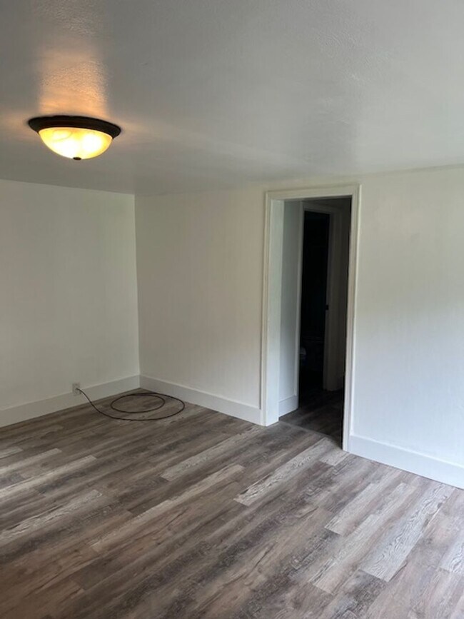 Building Photo - Charming 2-Bedroom Home Near Switchyard Park – Available August!