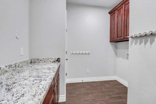 Building Photo - "Charming 4-Bed Oasis with Granite Touches & Cozy Fireplace in Floresville!"