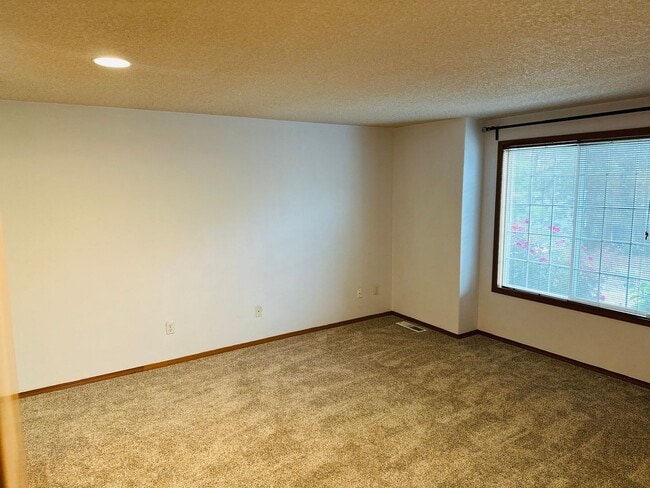 Building Photo - Charmin One Level Home w/ RV Parking