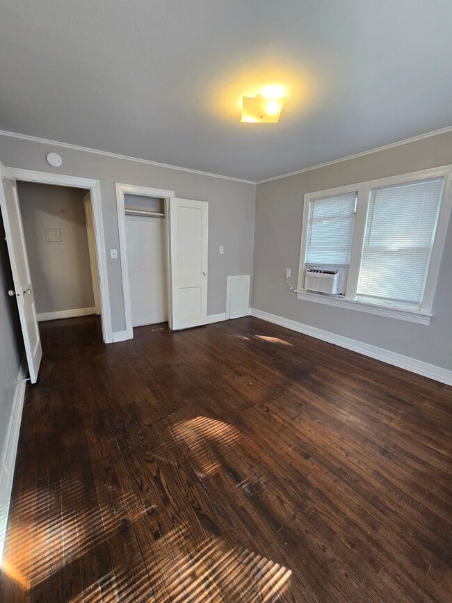 Building Photo - Front Duplex on 11th