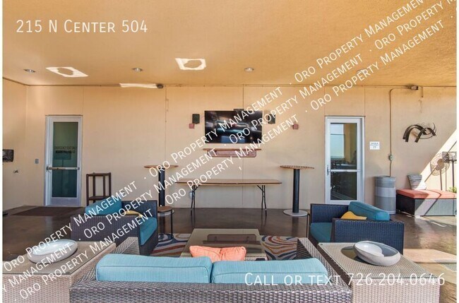 Building Photo - 215 Center St