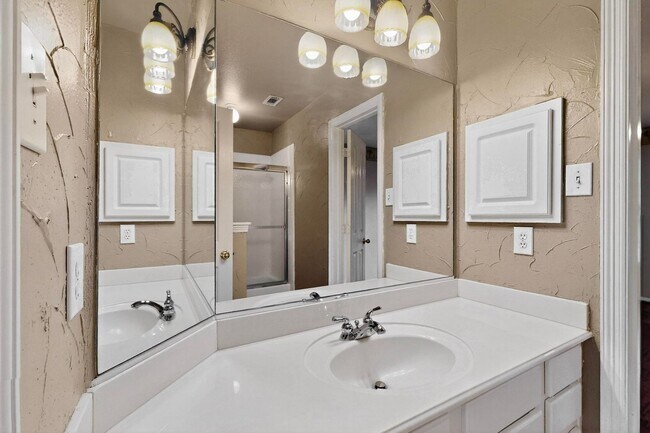 Building Photo - Chandlers Landing 4-Bedroom Home with Office
