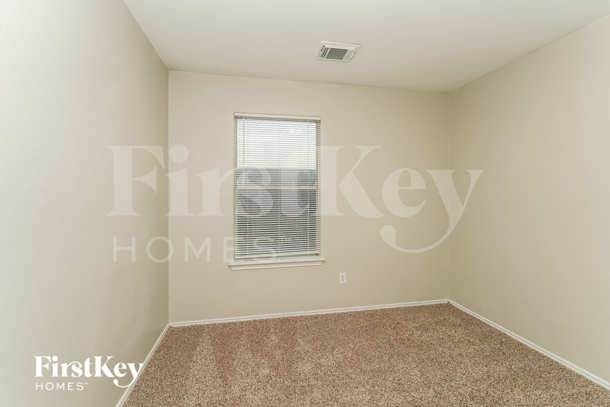 Building Photo - 2026 Cold River Dr