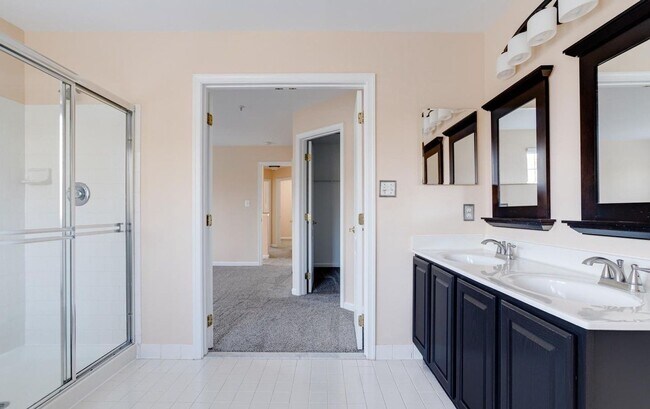 Building Photo - Charming Abingdon Townhome with Modern Upgrades!