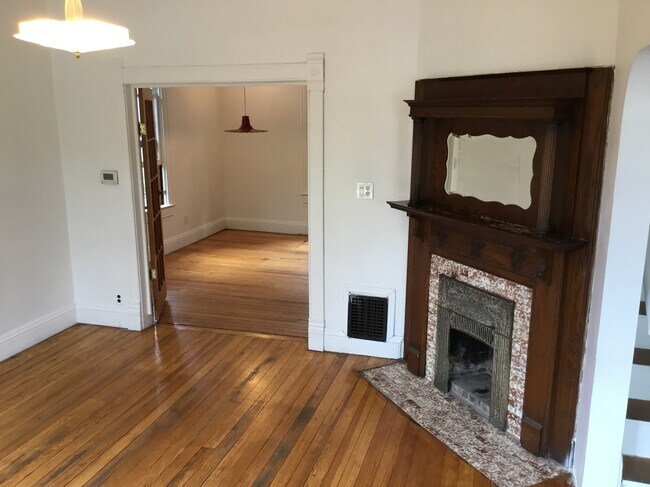 Building Photo - 831 S Cascade Ave