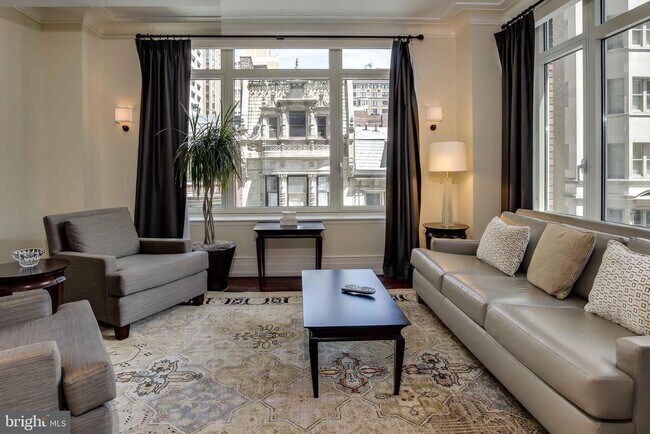 Building Photo - 130 S 18th St