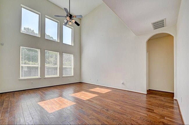 Building Photo - 11 Sagamore Ridge Pl