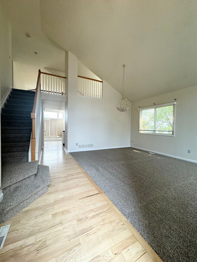 Building Photo - Stunning 4 Bedroom, 3.5 Bath with 3 car attached garage Home in Paragon Estates in Fort Collins, CO