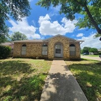 Building Photo - 2417 Lakeshore Dr
