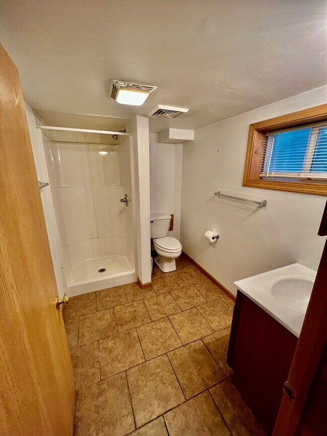 Building Photo - 407 W Adams St