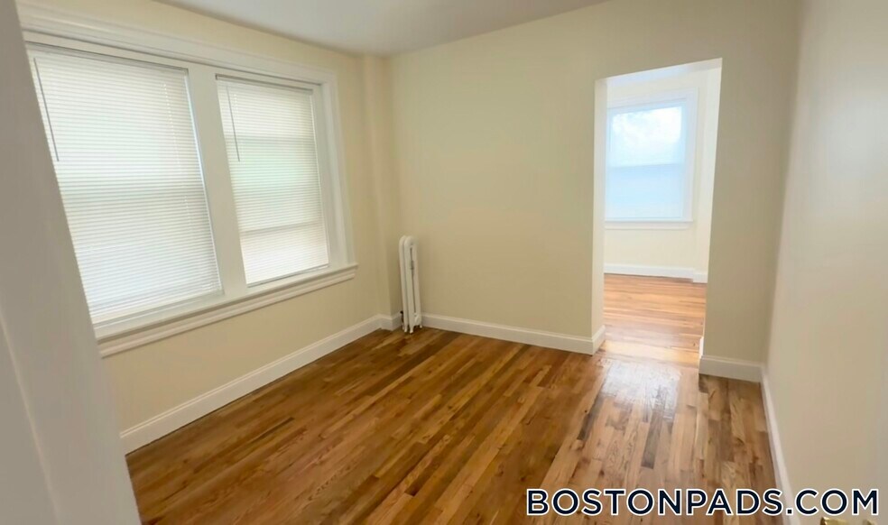 Building Photo - 244 Kelton St