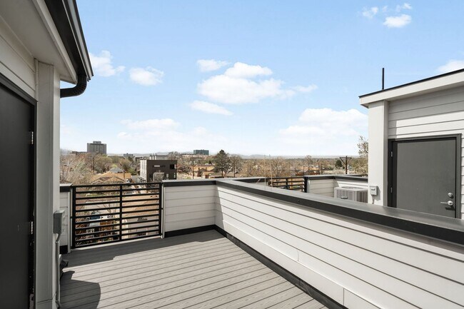 Building Photo - Modern 2-Bedroom Rowhome with Rooftop Moun...