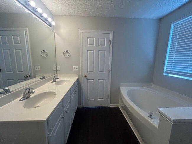 Building Photo - 4293 Kelso Dr