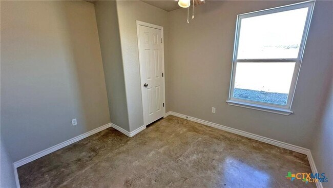 Building Photo - 214 A Leon Ln