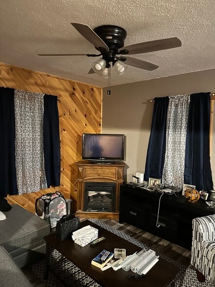 Building Photo - 607 N Tionesta Ave