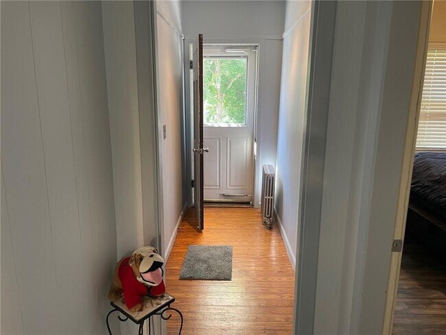 Building Photo - 11 Isabella Ave