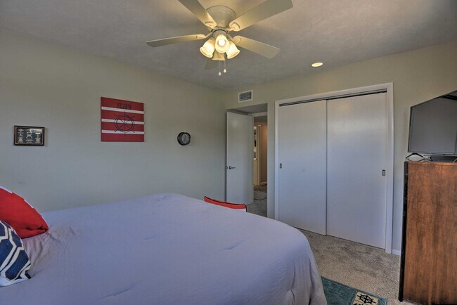 Building Photo - 726 Alden Dr