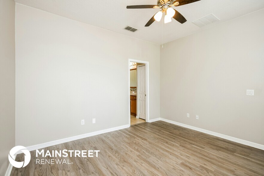 Building Photo - 4632 Doral Park Ave