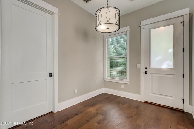 Building Photo - 1228 Willow Ct