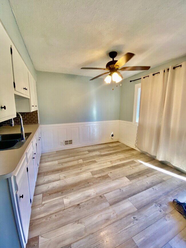 Building Photo - 5696 Pleasant Ave