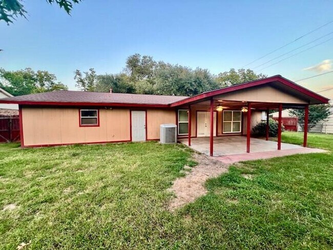 Building Photo - Westwood Subdivision / Rockdale, TX / 4 bedrooms / One Story