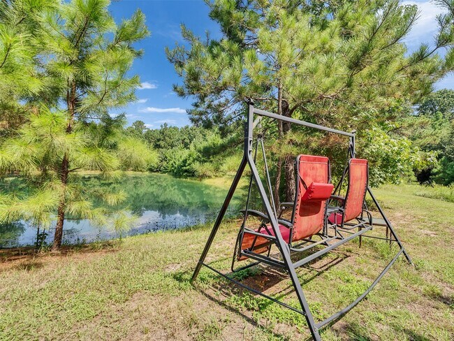 Building Photo - 8402 Matthews Ln