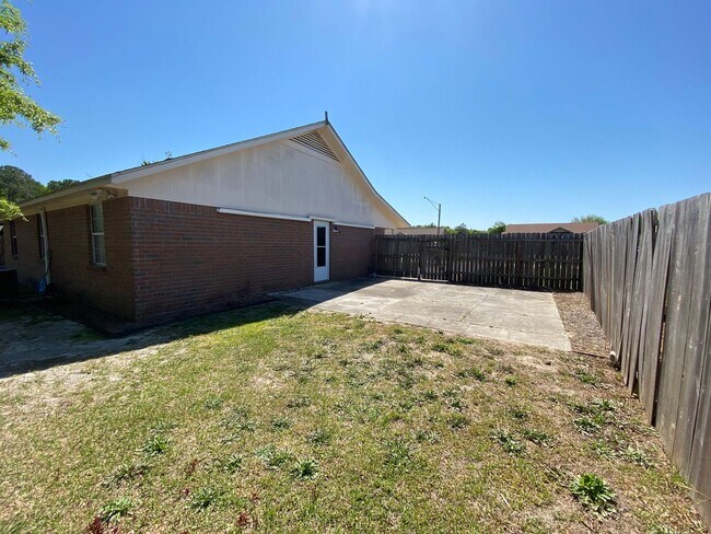 Building Photo - 722 Cindy Ln