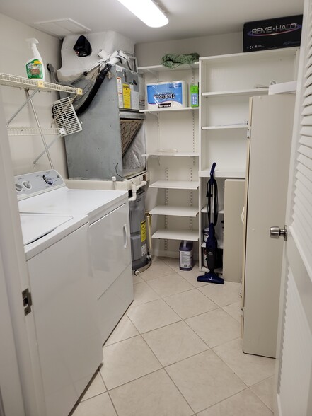 laundry room - 4200 Belair Ln