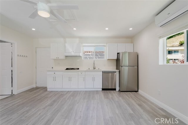 Building Photo - 4207 Canoga Dr