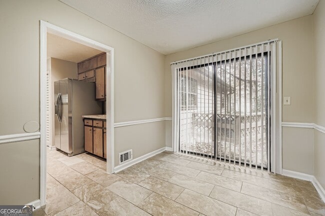 Building Photo - 2932 Marsh Ln SW