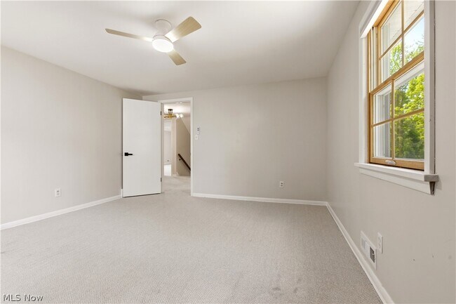 Building Photo - 2056 Laurel Hill Dr