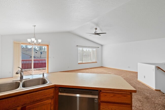 Building Photo - 4 bedroom 3 bath home with 3 car garage in Cheney