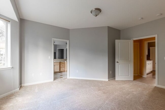 Building Photo - 11528 SE Verns Way