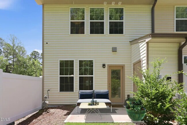 Building Photo - Lease OR Lease to Own