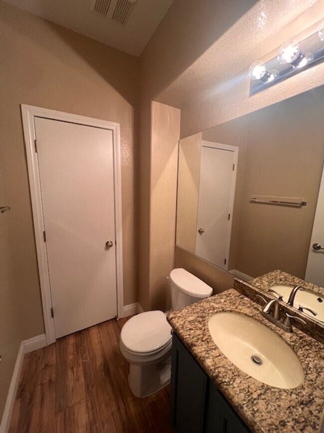 Building Photo - Cul-de-Sac Gated Community / Gated Communi...