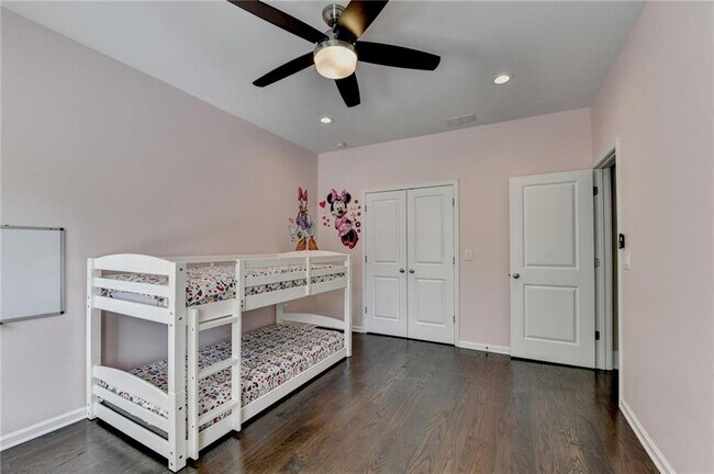 Building Photo - 11653 Parkside Ave