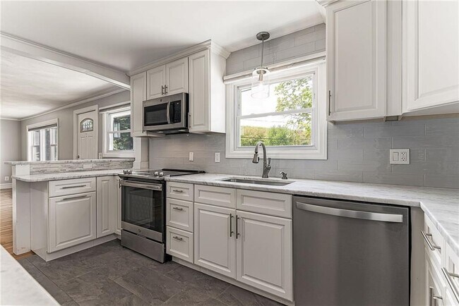 Building Photo - 76 Crossland Rd