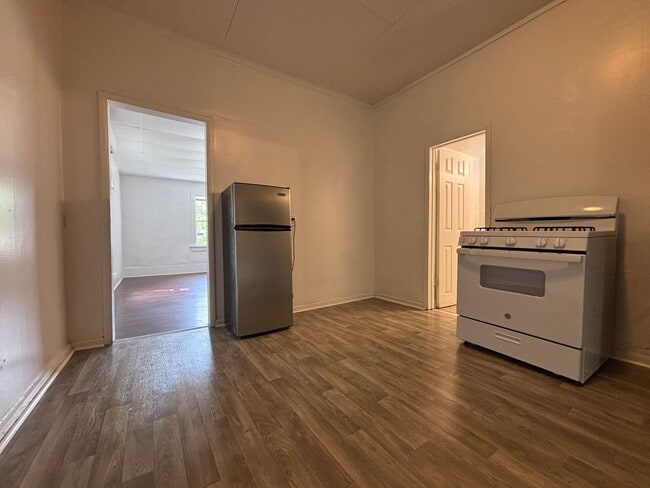 Building Photo - One Bedroom Duplex Available with Washer/Dryer Hookups