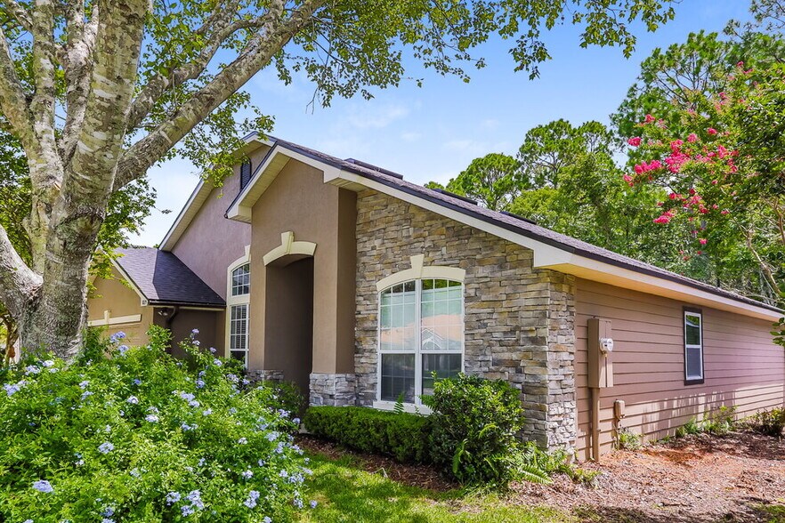 Building Photo - 8895 Canopy Oaks Dr