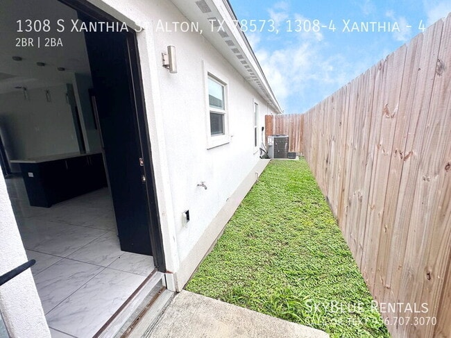 Building Photo - 1308 S Xanthia St