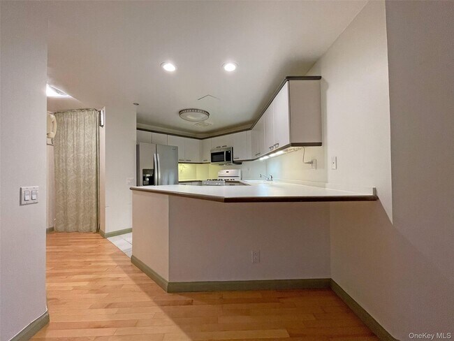 Building Photo - 50 E Hartsdale Ave