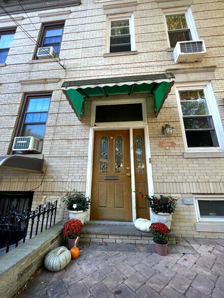 Building Photo - 6408 Palmetto St