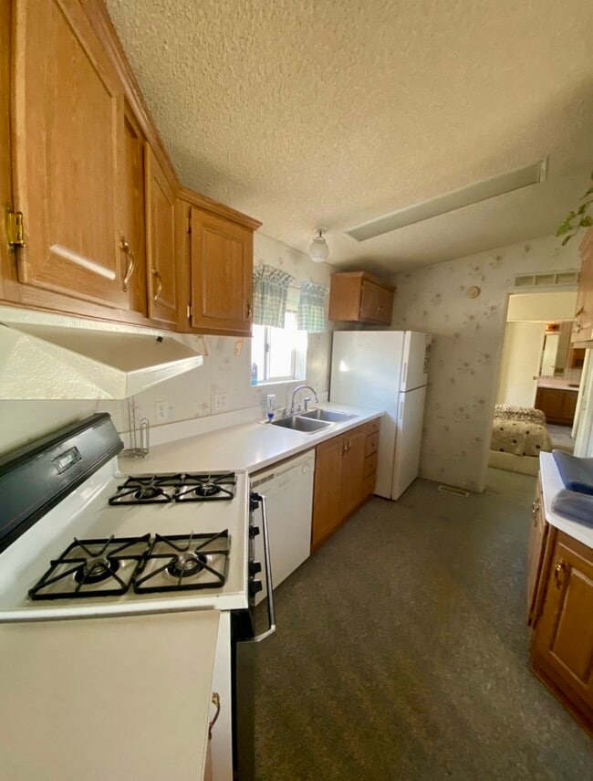 Building Photo - 251 3rd St