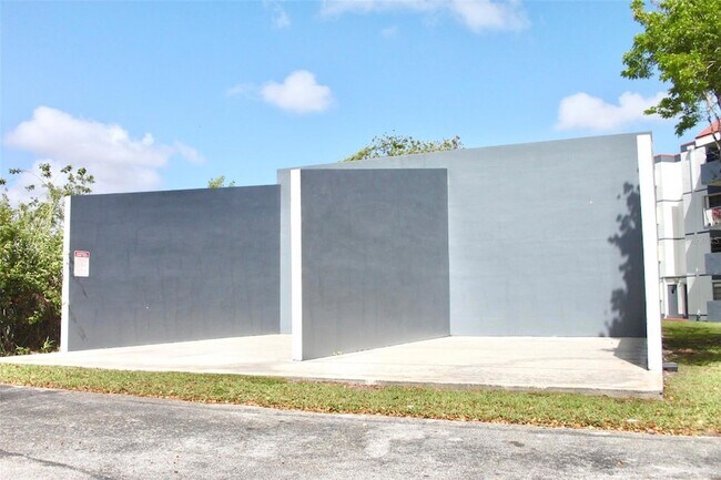 Building Photo - 5900 SW 127th Ave