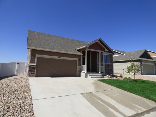 Building Photo - Two Story 3 Bed / 2.5 Bath Home in Windsor!
