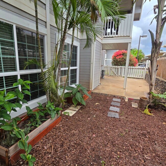 Building Photo - Downstair 2/1.5 Condo in South Kihei