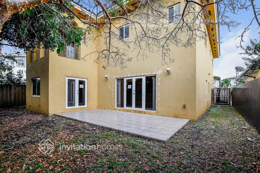 Building Photo - 15533 SW 13th Terrace