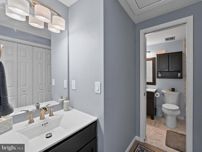 Building Photo - 1636 Fieldthorn Dr